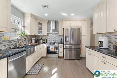 5043 Foxdale Drive, Whitehall, PA 18052 - Photo 5