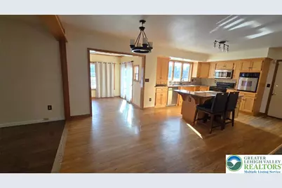 1135 Sherwood Drive, North Whitehall Township, PA 18059 - Photo 9