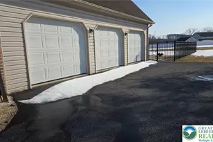 1135 Sherwood Dr, North Whitehall Township, PA 18059 - Photo 7