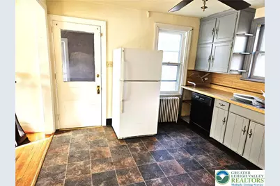 221 E Prospect Street, Nazareth Boro, PA 18064 - Photo 9