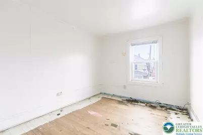 2420 Sycamore Street, Wilson, PA 18042 - Photo 17