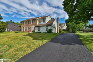 4059 Wedgewood Rd, South Whitehall Township, PA 18104 - Photo 1