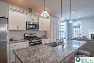 2115 Huntington Ln, Easton, PA 18040 - Photo 9