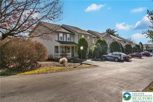 579 Ponds Edge Ln, Upper Macungie Township, PA 18104 - Photo 5