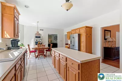 4435 Christine Court, Hanover Twp, PA 18017 - Photo 7