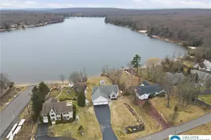 281 Bear Creek Lake Dr, Penn Forrest, PA 18229 - Photo 3