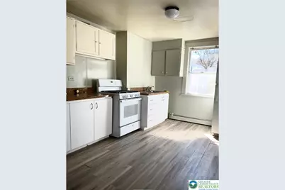 424 E Cranberry Avenue, Hazle Township, PA 18201 - Photo 7