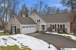 128 Stoneleigh Dr, East Stroudsburg, PA 18301 - Photo 1