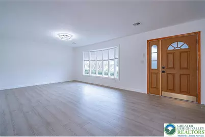 3442 Hickory Circle, South Whitehall Township, PA 18103 - Photo 5