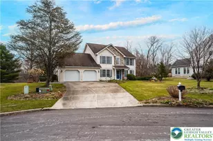 5235 Surrey Ct, Upper Macungie Township, PA 18104 - Photo 3