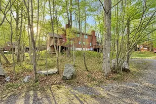 524 Wales Ct, Lehman Twp, PA 18324 - Photo 3
