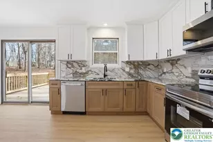 142 Towering Ct, Chestnuthill Twp, PA 18353 - Photo 17