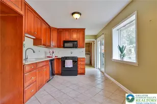 1004 Donald Dr, Emmaus Boro, PA 18049 - Photo 9