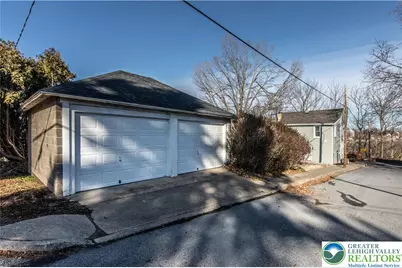 2322 Lehigh Avenue N, Whitehall Township, PA 18052 - Photo 3