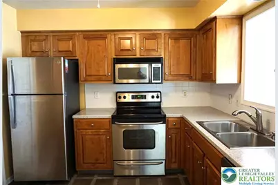 3208 Oakland Square Drive, Bethlehem Township, PA 18020 - Photo 5