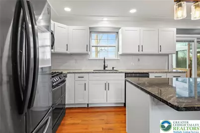 2187 Hannahs Lane, Bethlehem Township, PA 18020 - Photo 5