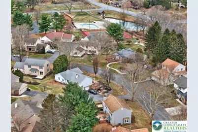 7914 Woodsbluff Run, Upper Macungie Township, PA 18051 - Photo 7