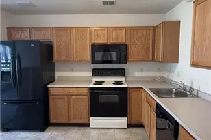 1530 Hawthorn Dr, Forks Twp, PA 18040 - Photo 5