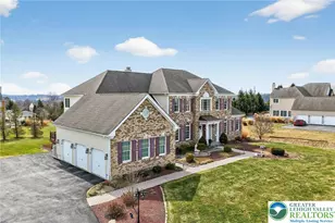 209 Donato Ct, Bushkill Twp, PA 18064 - Photo 5