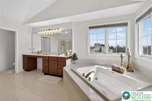 209 Donato Ct, Bushkill Twp, PA 18064 - Photo 47