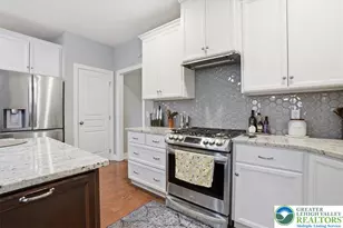 206 Broadview Ct, Bushkill Twp, PA 18064 - Photo 17