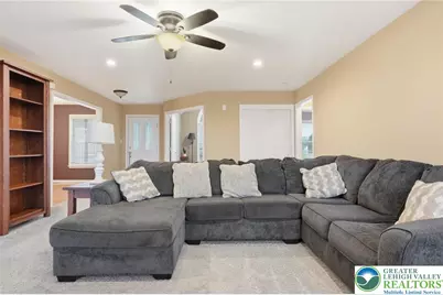 5529 Summit Street, Whitehall Township, PA 18052 - Photo 9