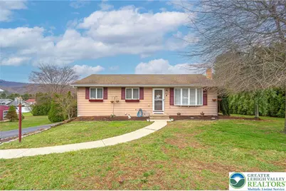 912 S Lincoln Avenue, Walnutport Boro, PA 18088 - Photo 1