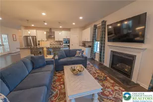 4085 Eveningstar Rd, Emmaus Boro, PA 18049 - Photo 5