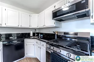 1923 Delancey St, Hellertown Boro, PA 18055 - Photo 9