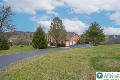 4123 Wyndemere Circle E, Lowhill Township, PA 18078 - Photo 7