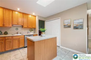 2528 Waynesborough Ct, Lower Macungie Township, PA 18062 - Photo 9