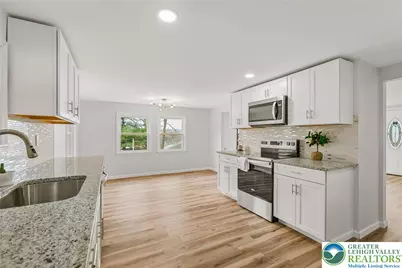 427 Walnut Drive, Lehigh Township, PA 18067 - Photo 5