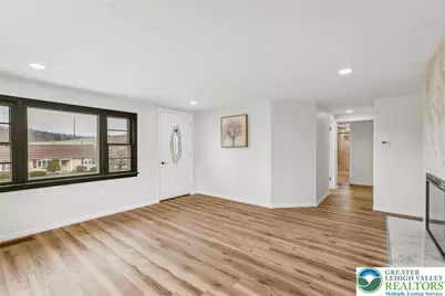 427 Walnut Drive, Lehigh Township, PA 18067 - Photo 3