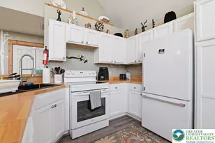 111 High Mountain Ln, Coolbaugh Twp, PA 18347 - Photo 9