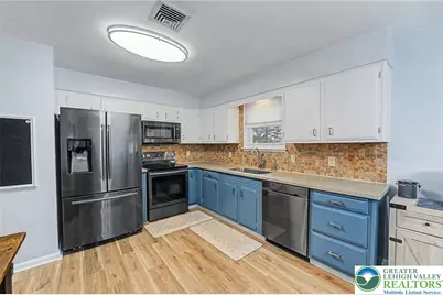 2384 James Drive, South Whitehall Township, PA 18104 - Photo 5