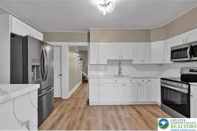 2020 Washington Boulevard, Wilson, PA 18042 - Photo 3