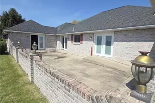 4621 Willow Ln, Lower Nazareth Twp, PA 18064 - Photo 3