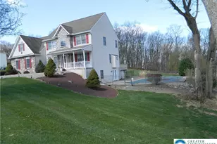 735 Stone Hill Dr, Lehigh Township, PA 18088 - Photo 3