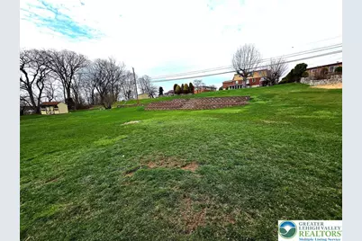 327 Sumner Avenue, Whitehall Township, PA 18052 - Photo 3