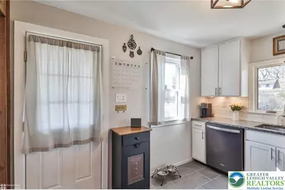 529 Oakwood Street, Palmer Twp, PA 18045 - Photo 13