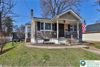 529 Oakwood Street, Palmer Twp, PA 18045 - Photo 1