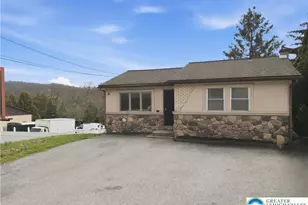 1818 E Susquehanna St, Salisbury Township, PA 18103 - Photo 3