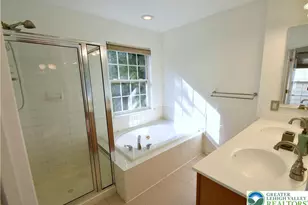 136 Knollwood Dr, Williams Township, PA 18042 - Photo 17