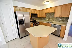 136 Knollwood Dr, Williams Township, PA 18042 - Photo 9