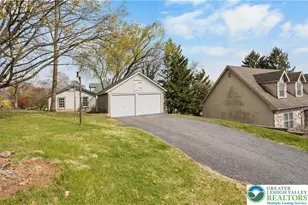 325 W Center St, Nazareth Boro, PA 18064 - Photo 7
