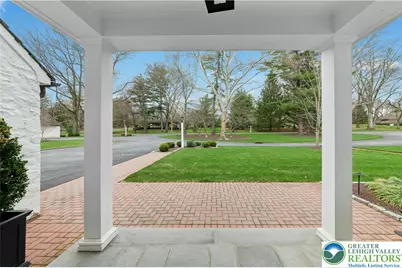 1584 Weyhill Circle, Lower Saucon Township, PA 18015 - Photo 5