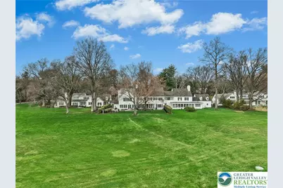 1584 Weyhill Circle, Lower Saucon Township, PA 18015 - Photo 3