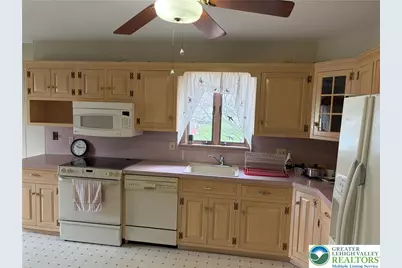 3320 Chaucer Lane, Hanover Twp, PA 18017 - Photo 7