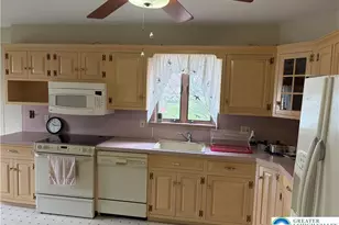 3320 Chaucer Ln, Hanover Twp, PA 18017 - Photo 7