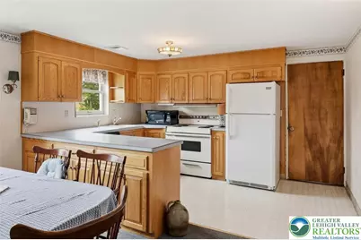 4061 Hampshire Court, South Whitehall Township, PA 18104 - Photo 11